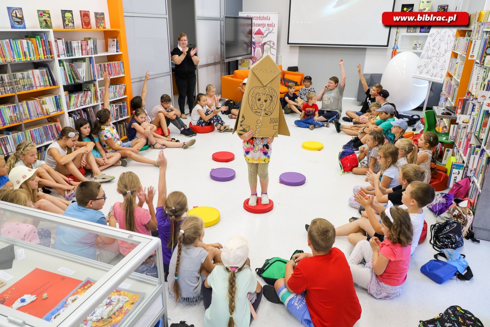 Zdjęcie w galerii na portalu naszraciborz.pl: Czarne dziury i Wielki Wybuch. Kosmiczne lato z biblioteką [FOTO] wiadomości z regionu