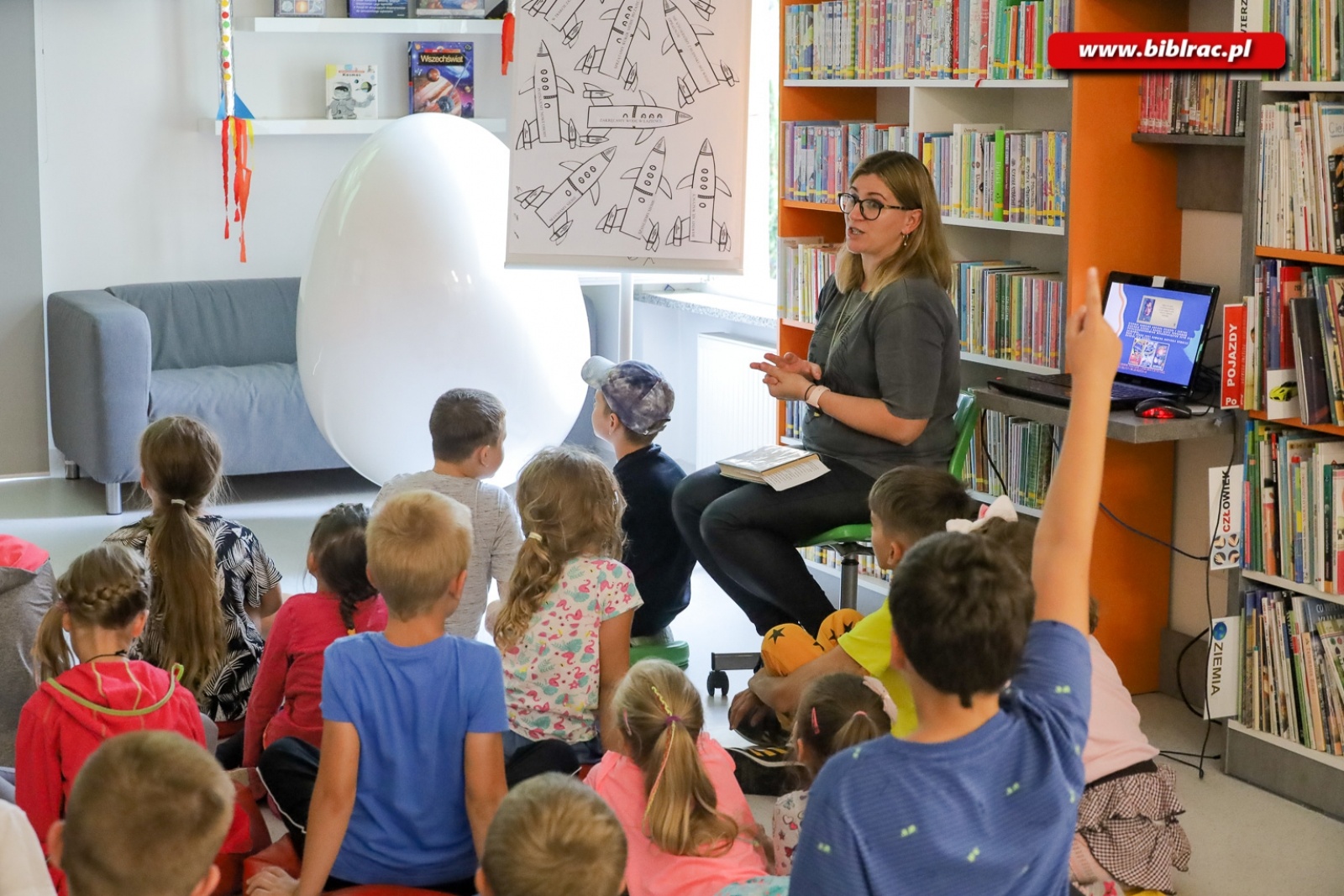 Zdjęcie w galerii na portalu naszraciborz.pl: Czarne dziury i Wielki Wybuch. Kosmiczne lato z biblioteką [FOTO] wiadomości z regionu