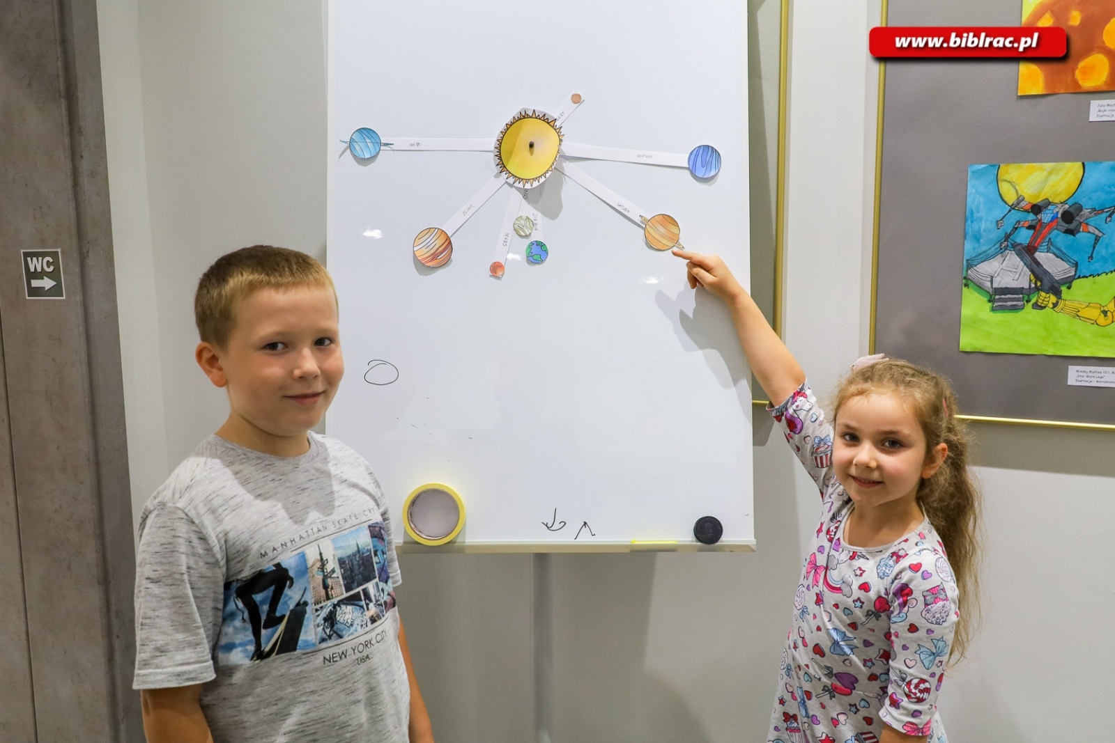 Zdjęcie w galerii na portalu naszraciborz.pl: Czarne dziury i Wielki Wybuch. Kosmiczne lato z biblioteką [FOTO] wiadomości z regionu