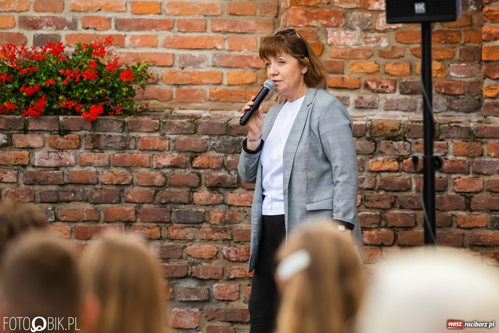 Zdjęcie w galerii na portalu naszraciborz.pl: II letni koncert Mirażu na zamkowym dziedzińcu wiadomości z regionu