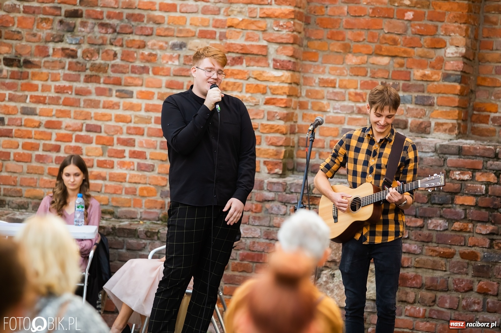 Zdjęcie w galerii na portalu naszraciborz.pl: II letni koncert Mirażu na zamkowym dziedzińcu wiadomości z regionu