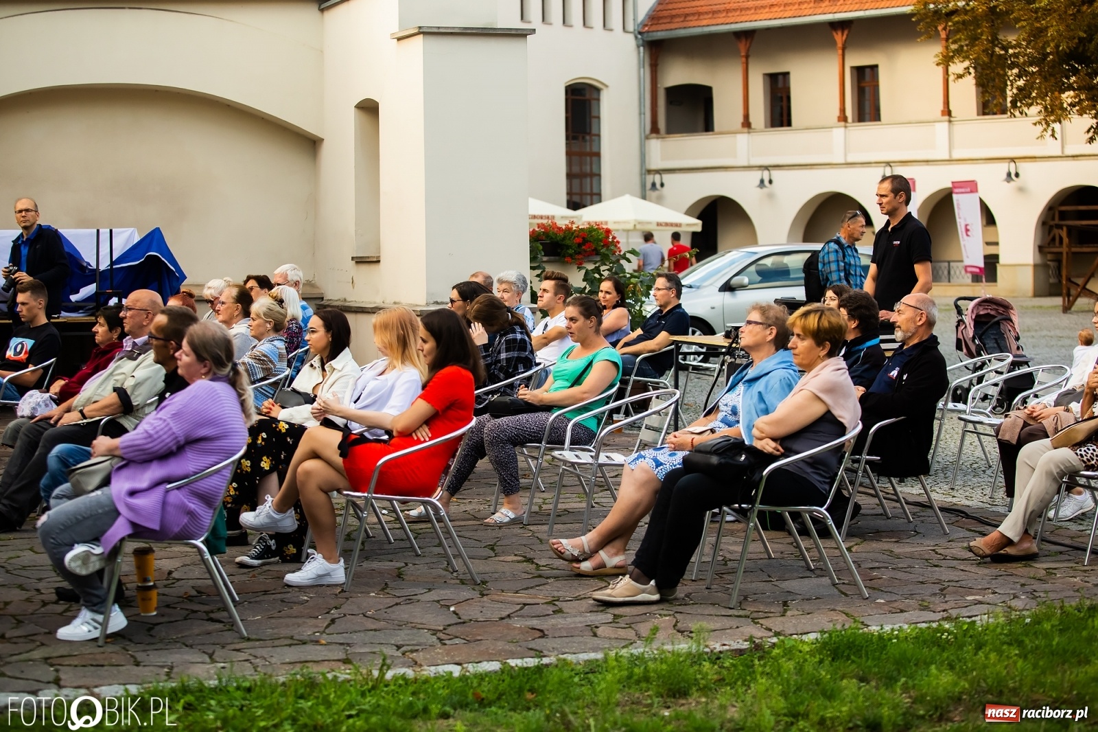 Zdjęcie w galerii na portalu naszraciborz.pl: II letni koncert Mirażu na zamkowym dziedzińcu wiadomości z regionu