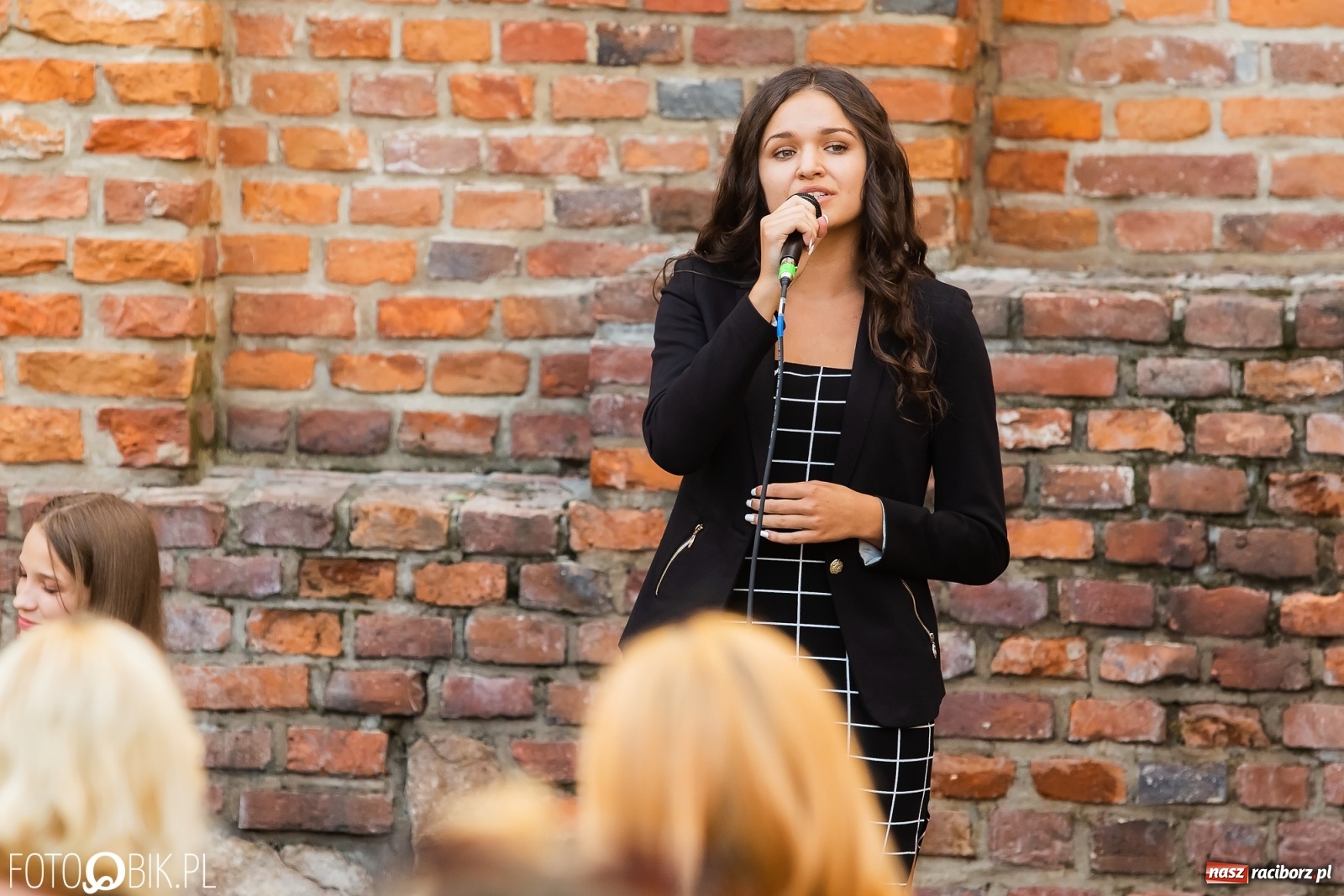 Zdjęcie w galerii na portalu naszraciborz.pl: II letni koncert Mirażu na zamkowym dziedzińcu wiadomości z regionu