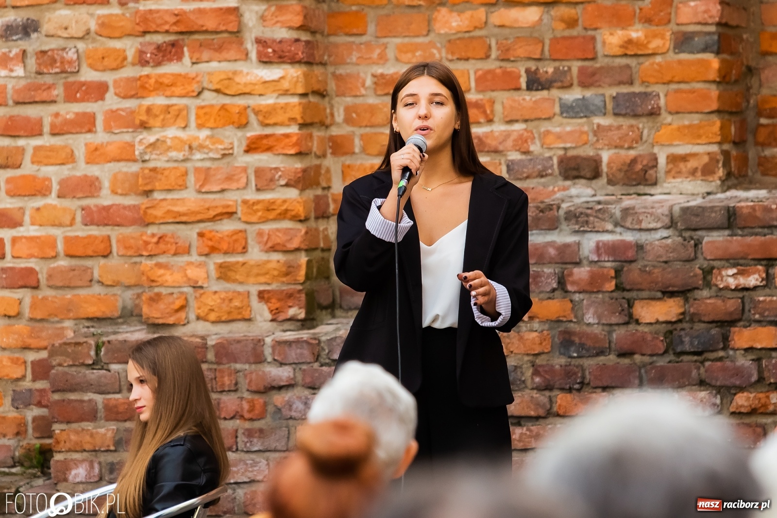 Zdjęcie w galerii na portalu naszraciborz.pl: II letni koncert Mirażu na zamkowym dziedzińcu wiadomości z regionu