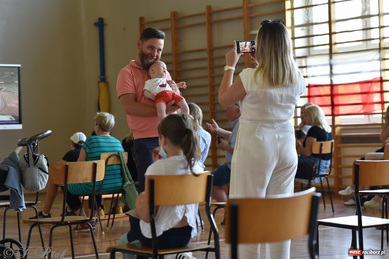 Zdjęcie w galerii na portalu naszraciborz.pl: Fan-club Justyny wypełnił salę na Ocicach. Szykuje się powitanie mistrzyni w Raciborzu wiadomości z regionu