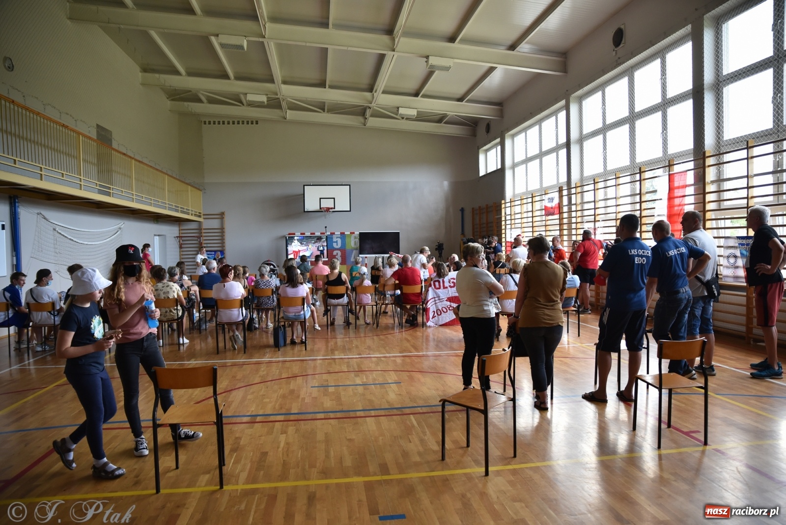 Zdjęcie w galerii na portalu naszraciborz.pl: Fan-club Justyny wypełnił salę na Ocicach. Szykuje się powitanie mistrzyni w Raciborzu wiadomości z regionu