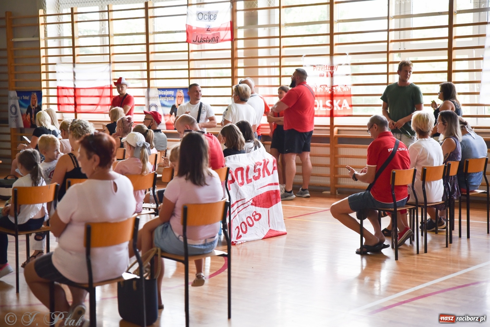 Zdjęcie w galerii na portalu naszraciborz.pl: Fan-club Justyny wypełnił salę na Ocicach. Szykuje się powitanie mistrzyni w Raciborzu wiadomości z regionu