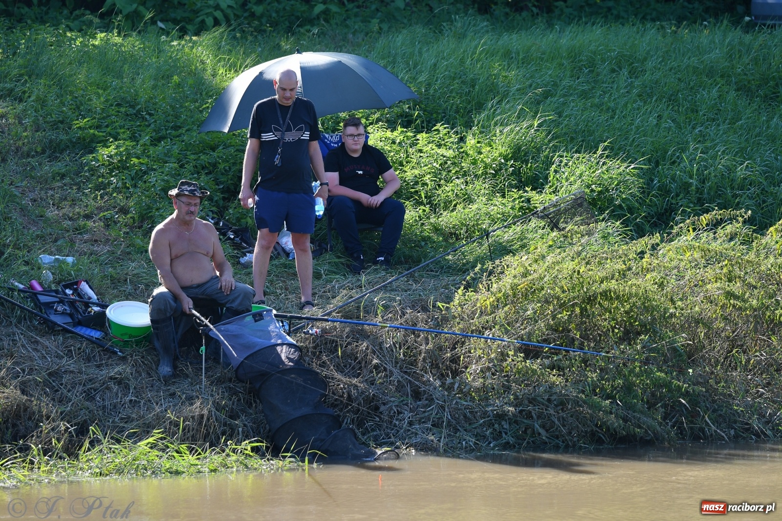 Zdjęcie w galerii na portalu naszraciborz.pl: Roland Przybyła triumfatorem zawodów wędkarskich Odra 2021 wiadomości z regionu