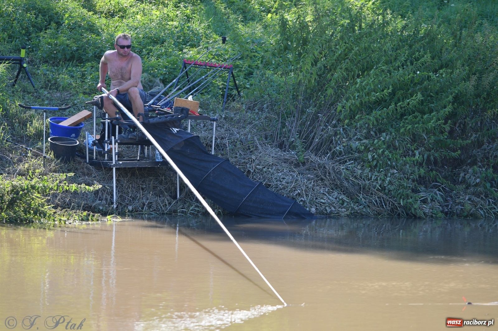 Zdjęcie w galerii na portalu naszraciborz.pl: Roland Przybyła triumfatorem zawodów wędkarskich Odra 2021 wiadomości z regionu