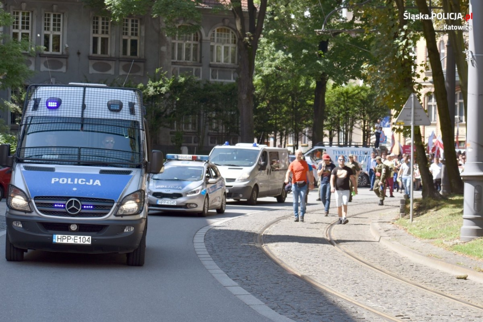 Zdjęcie w galerii na portalu naszraciborz.pl: Katowice: uczestnicy marszu sprzeciwiają się polityce rządu w kwestii Covid-19 [FOTO] wiadomości z regionu
