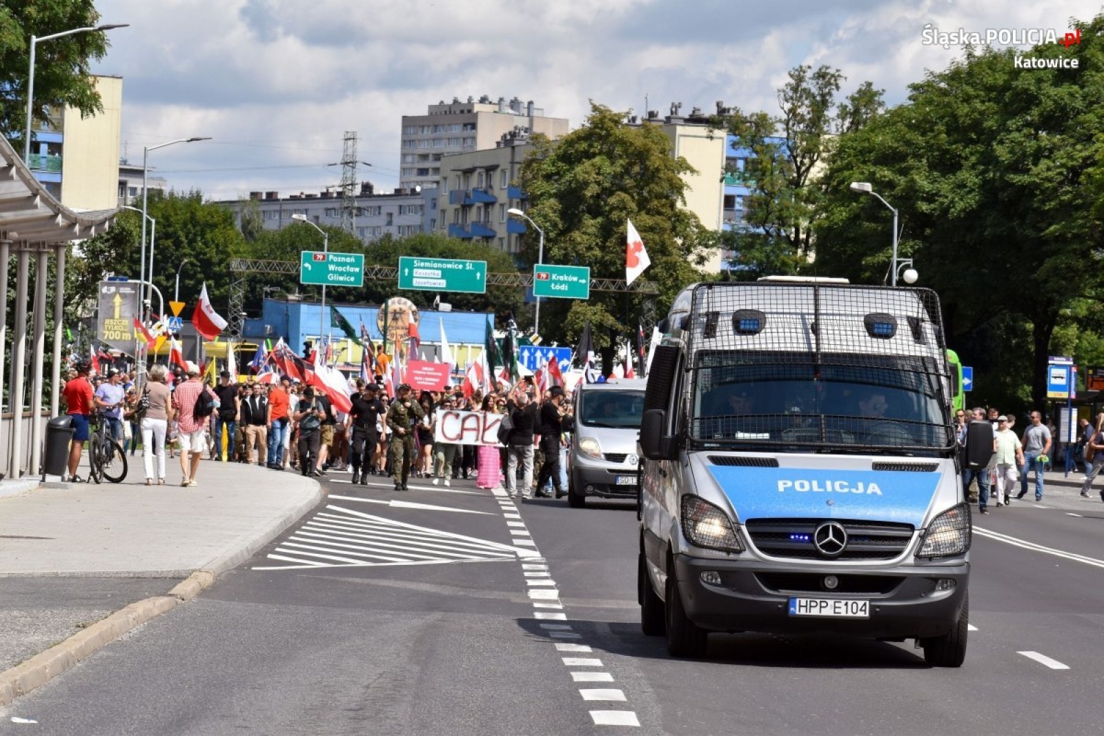 Zdjęcie w galerii na portalu naszraciborz.pl: Katowice: uczestnicy marszu sprzeciwiają się polityce rządu w kwestii Covid-19 [FOTO] wiadomości z regionu