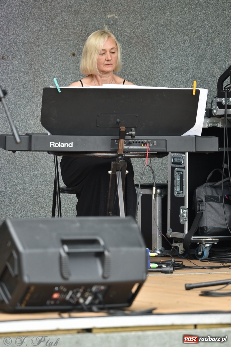 Zdjęcie w galerii na portalu naszraciborz.pl: Operowa kraina uśmiechu w parku m. Roth wiadomości z regionu