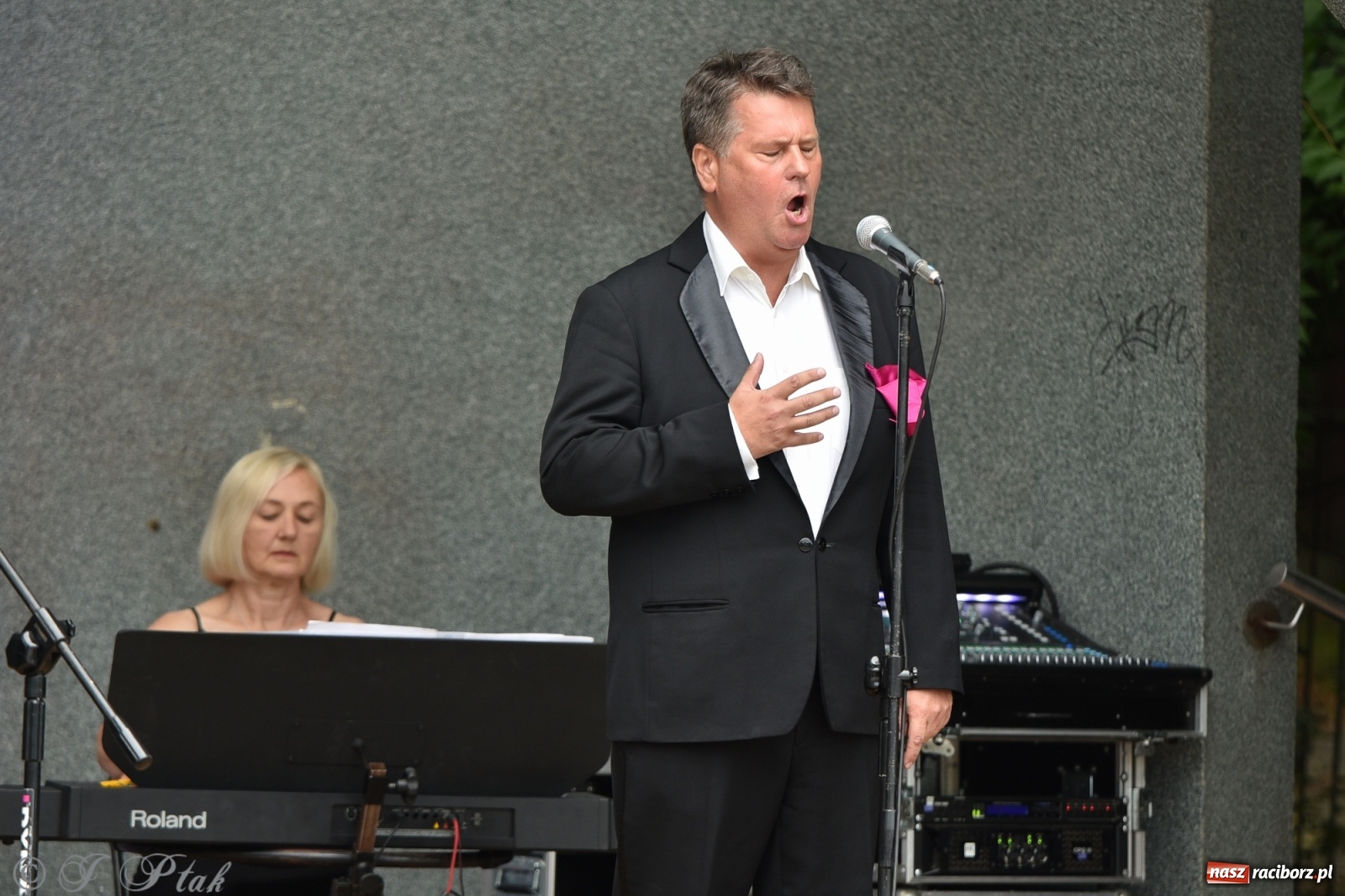 Zdjęcie w galerii na portalu naszraciborz.pl: Operowa kraina uśmiechu w parku m. Roth wiadomości z regionu