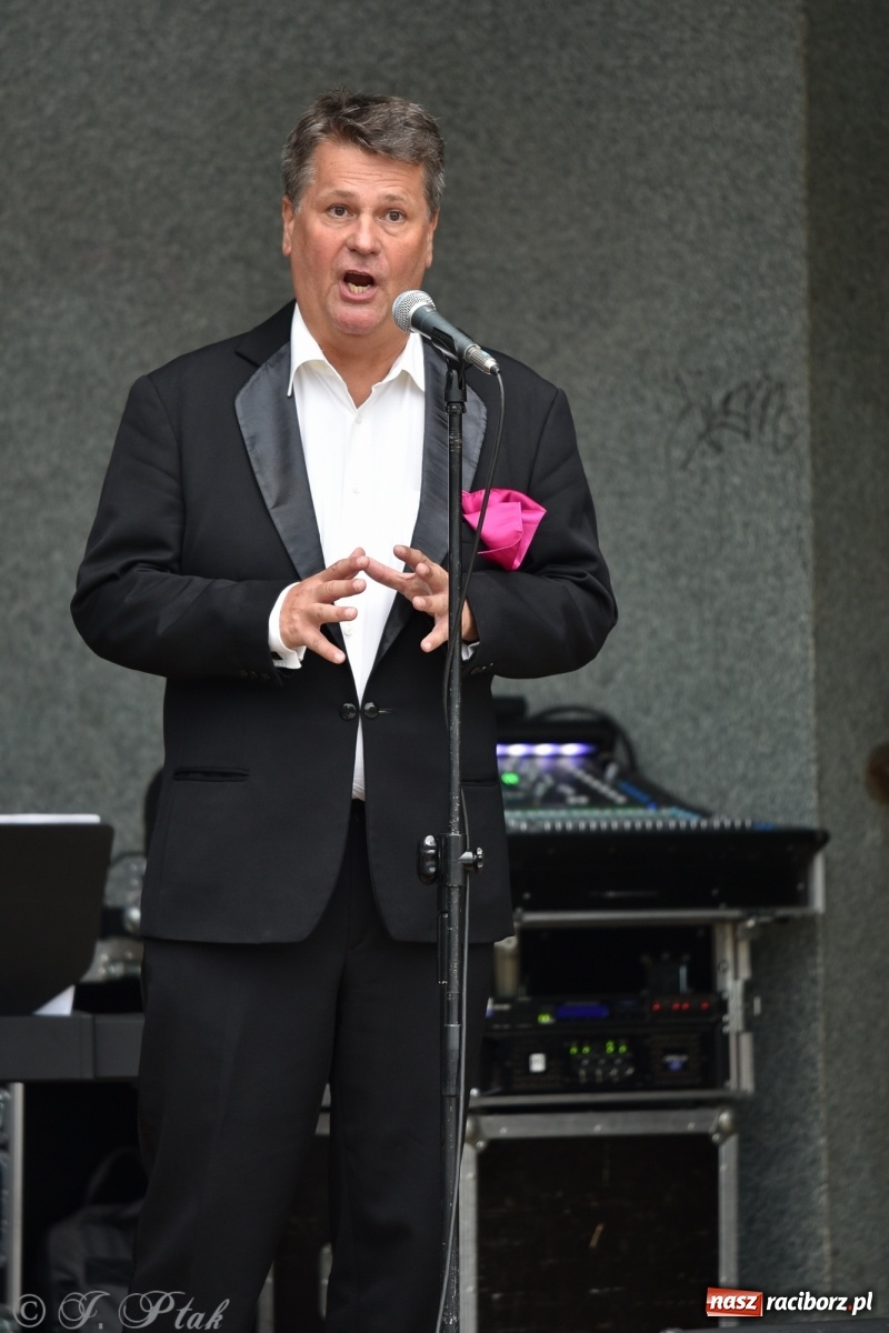 Zdjęcie w galerii na portalu naszraciborz.pl: Operowa kraina uśmiechu w parku m. Roth wiadomości z regionu