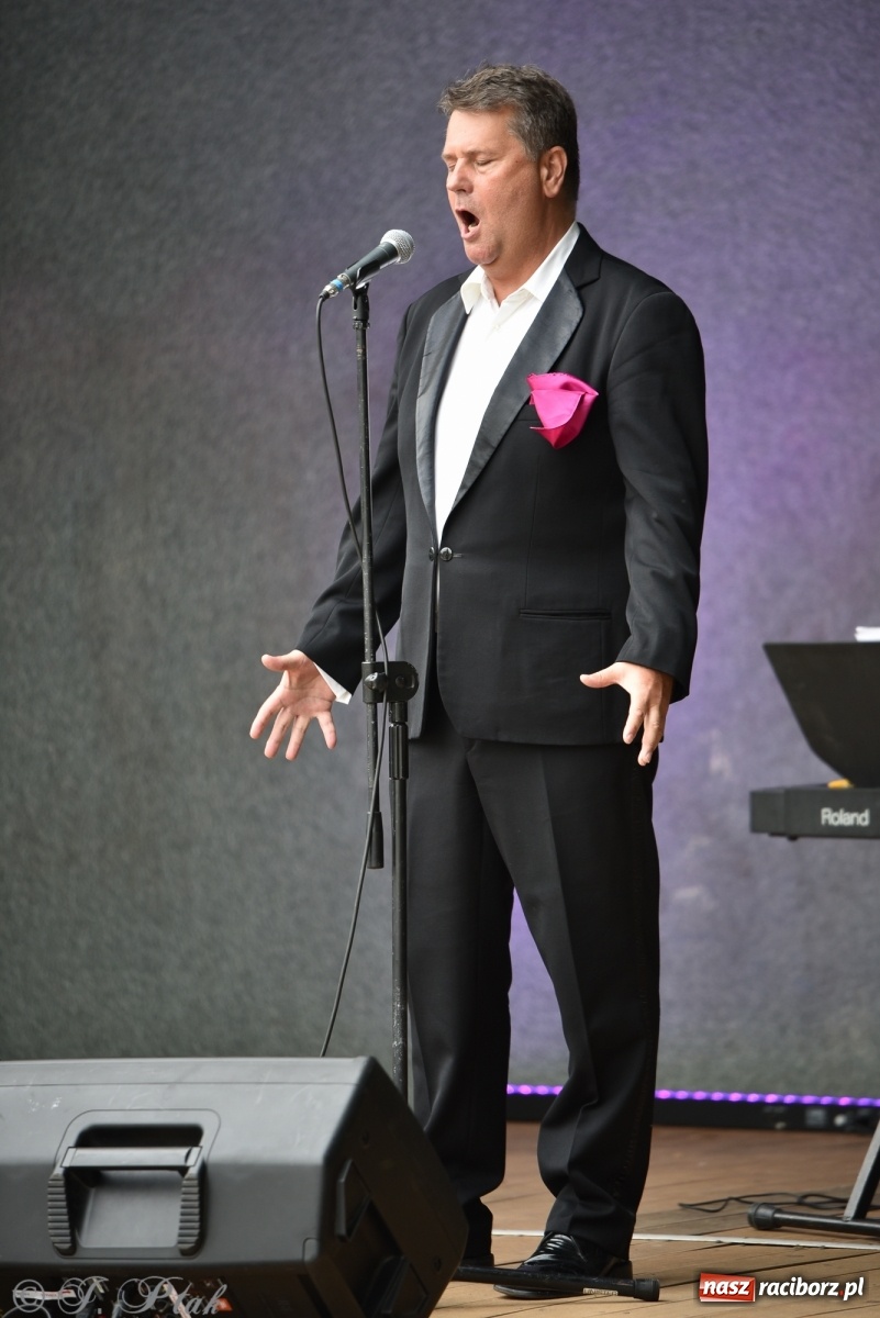 Zdjęcie w galerii na portalu naszraciborz.pl: Operowa kraina uśmiechu w parku m. Roth wiadomości z regionu