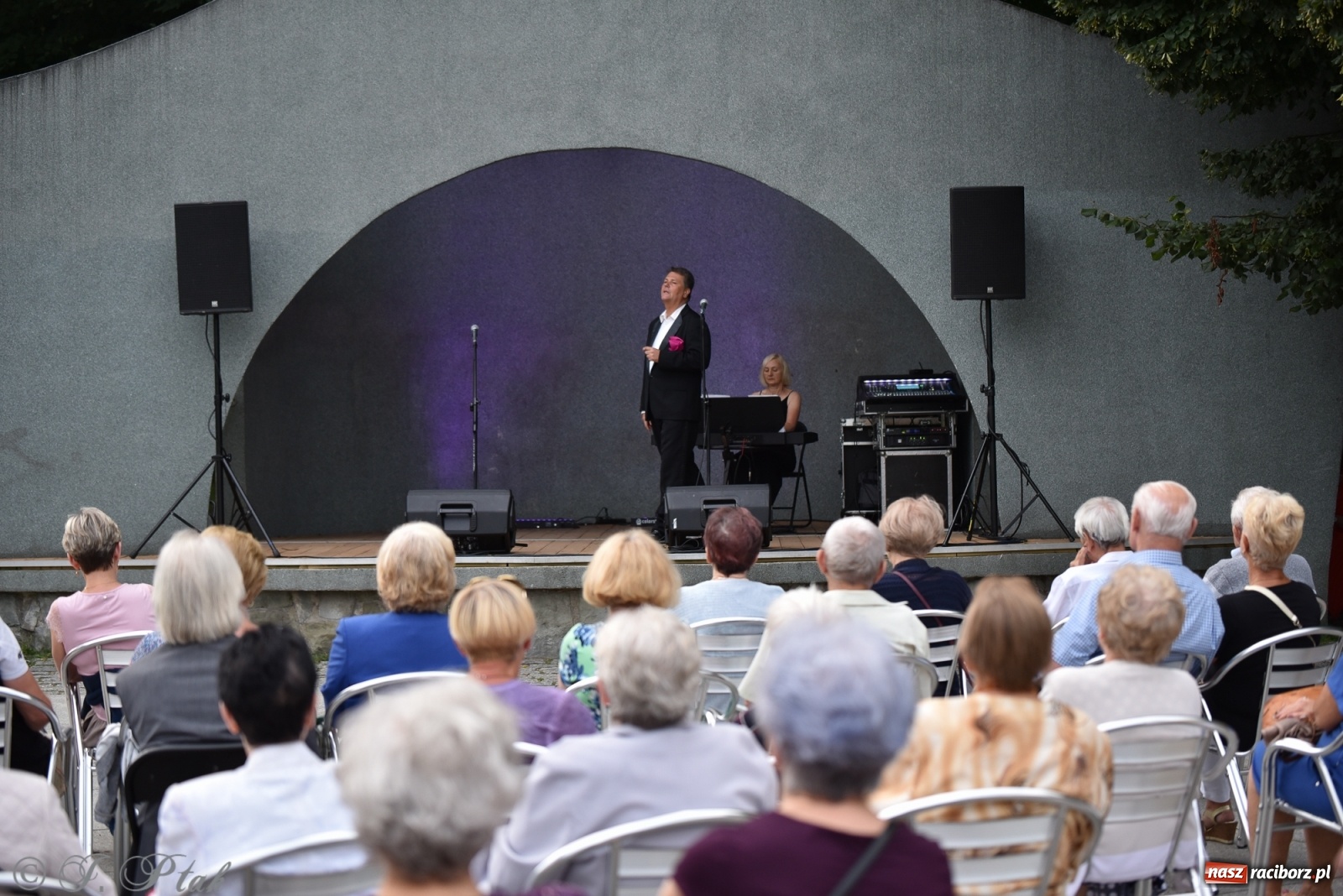 Zdjęcie w galerii na portalu naszraciborz.pl: Operowa kraina uśmiechu w parku m. Roth wiadomości z regionu
