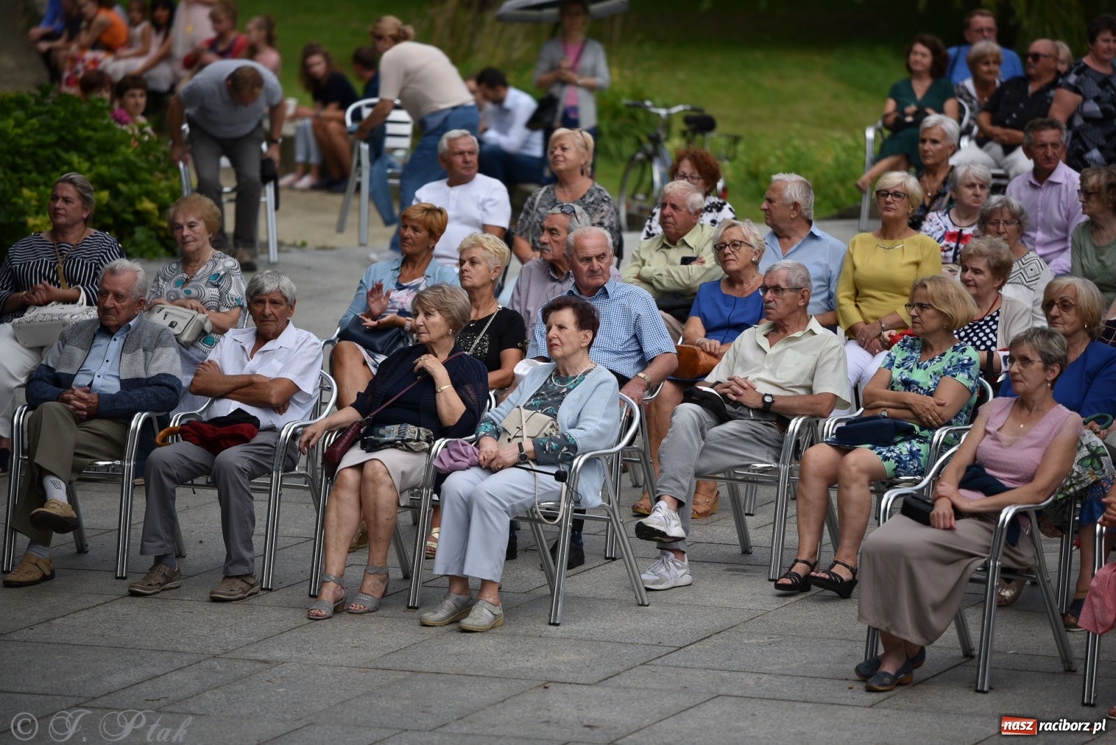 Zdjęcie w galerii na portalu naszraciborz.pl: Operowa kraina uśmiechu w parku m. Roth wiadomości z regionu
