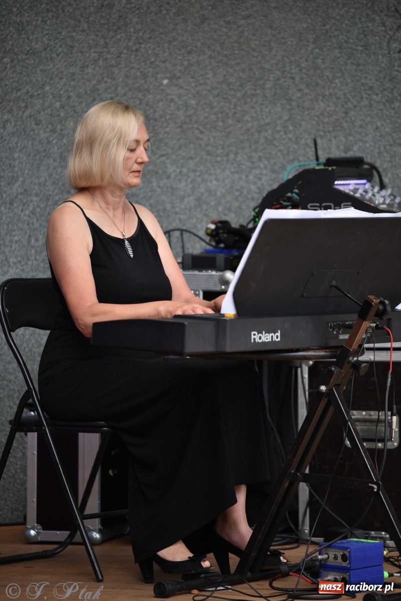 Zdjęcie w galerii na portalu naszraciborz.pl: Operowa kraina uśmiechu w parku m. Roth wiadomości z regionu