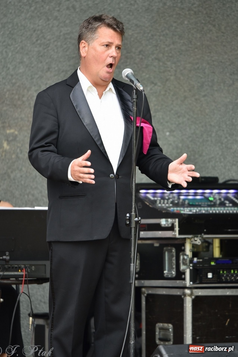 Zdjęcie w galerii na portalu naszraciborz.pl: Operowa kraina uśmiechu w parku m. Roth wiadomości z regionu