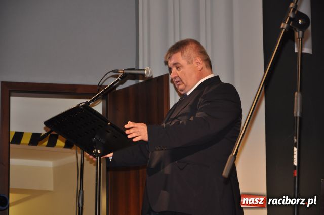 Zdjęcie w galerii na portalu naszraciborz.pl: Medale księdza trafiającego do więźniów wiadomości z regionu