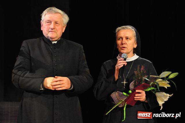 Zdjęcie w galerii na portalu naszraciborz.pl: Medale księdza trafiającego do więźniów wiadomości z regionu