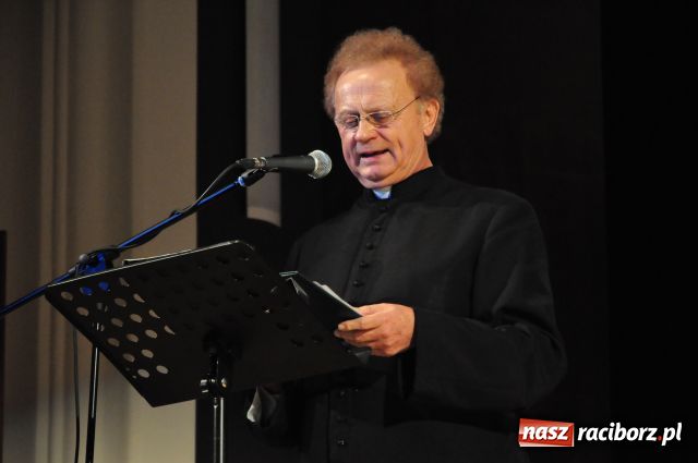 Zdjęcie w galerii na portalu naszraciborz.pl: Medale księdza trafiającego do więźniów wiadomości z regionu