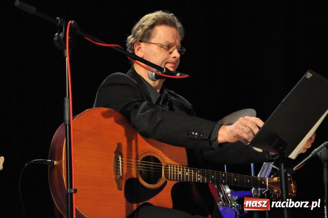 Zdjęcie w galerii na portalu naszraciborz.pl: Medale księdza trafiającego do więźniów wiadomości z regionu