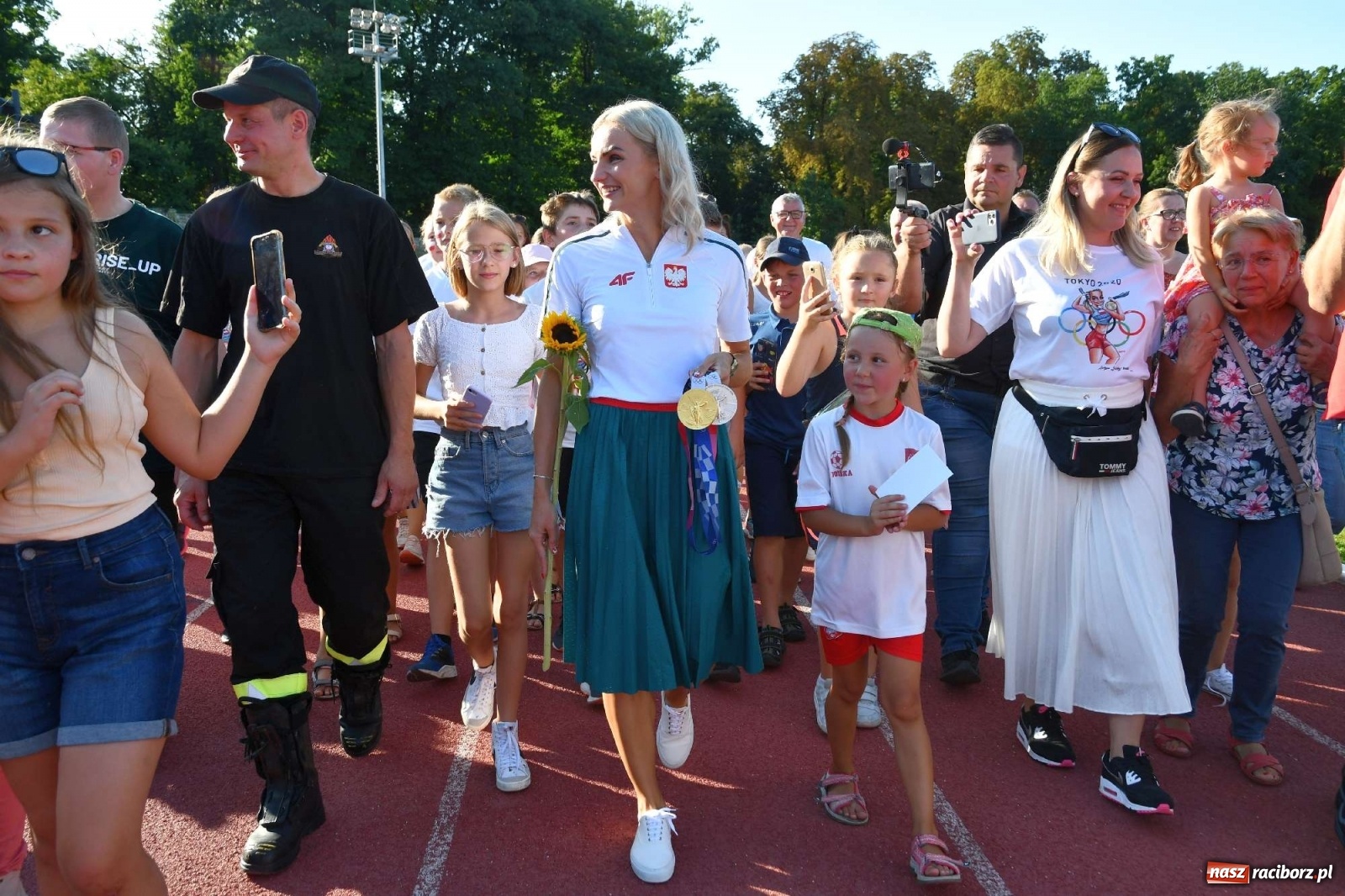 Zdjęcie w galerii na portalu naszraciborz.pl: Wielka feta na Zamkowej. Justyna Święty-Ersetic w rodzinnym Raciborzu [FOTO i WIDEO] wiadomości z regionu