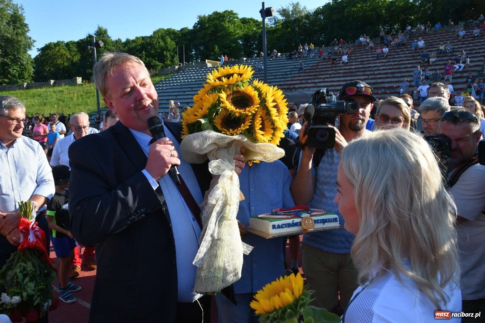 Zdjęcie w galerii na portalu naszraciborz.pl: Wielka feta na Zamkowej. Justyna Święty-Ersetic w rodzinnym Raciborzu [FOTO i WIDEO] wiadomości z regionu