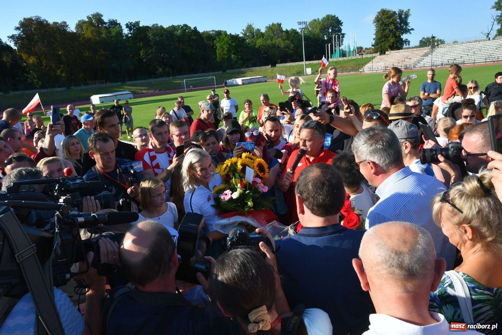 Zdjęcie w galerii na portalu naszraciborz.pl: Wielka feta na Zamkowej. Justyna Święty-Ersetic w rodzinnym Raciborzu [FOTO i WIDEO] wiadomości z regionu