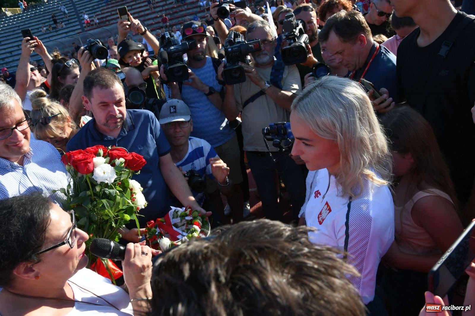Zdjęcie w galerii na portalu naszraciborz.pl: Wielka feta na Zamkowej. Justyna Święty-Ersetic w rodzinnym Raciborzu [FOTO i WIDEO] wiadomości z regionu