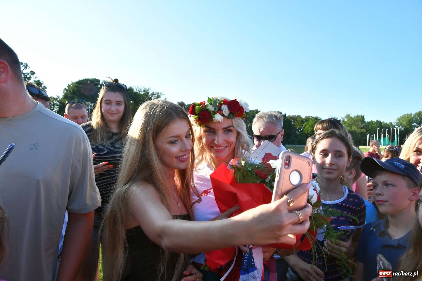 Zdjęcie w galerii na portalu naszraciborz.pl: Wielka feta na Zamkowej. Justyna Święty-Ersetic w rodzinnym Raciborzu [FOTO i WIDEO] wiadomości z regionu