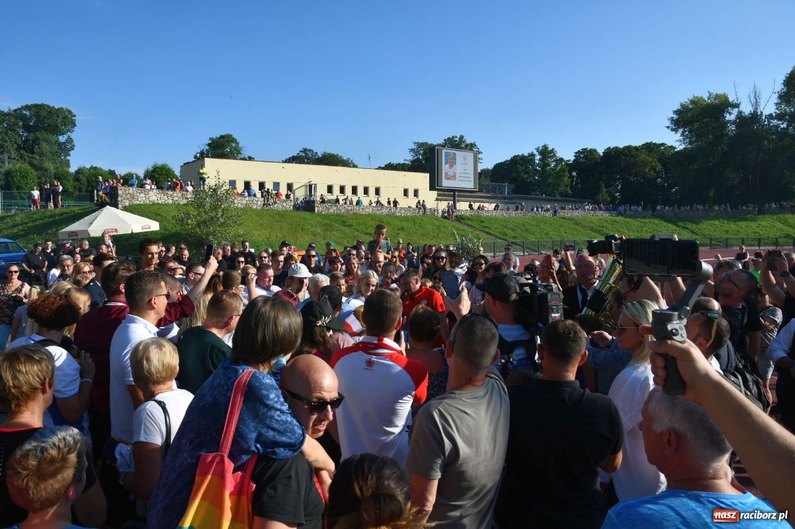 Zdjęcie w galerii na portalu naszraciborz.pl: Wielka feta na Zamkowej. Justyna Święty-Ersetic w rodzinnym Raciborzu [FOTO i WIDEO] wiadomości z regionu