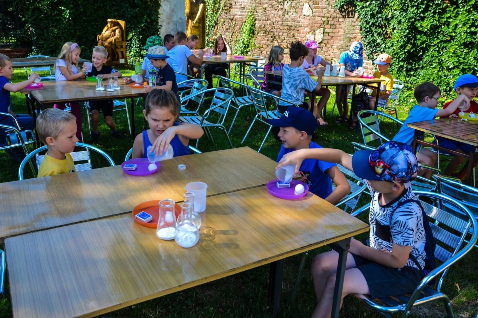 Zdjęcie w galerii na portalu naszraciborz.pl: Warsztaty rakietowo-wystrzałowe, czyli akcja „WAKACJE w POWIECIE” na Zamku Piastowskim wiadomości z regionu