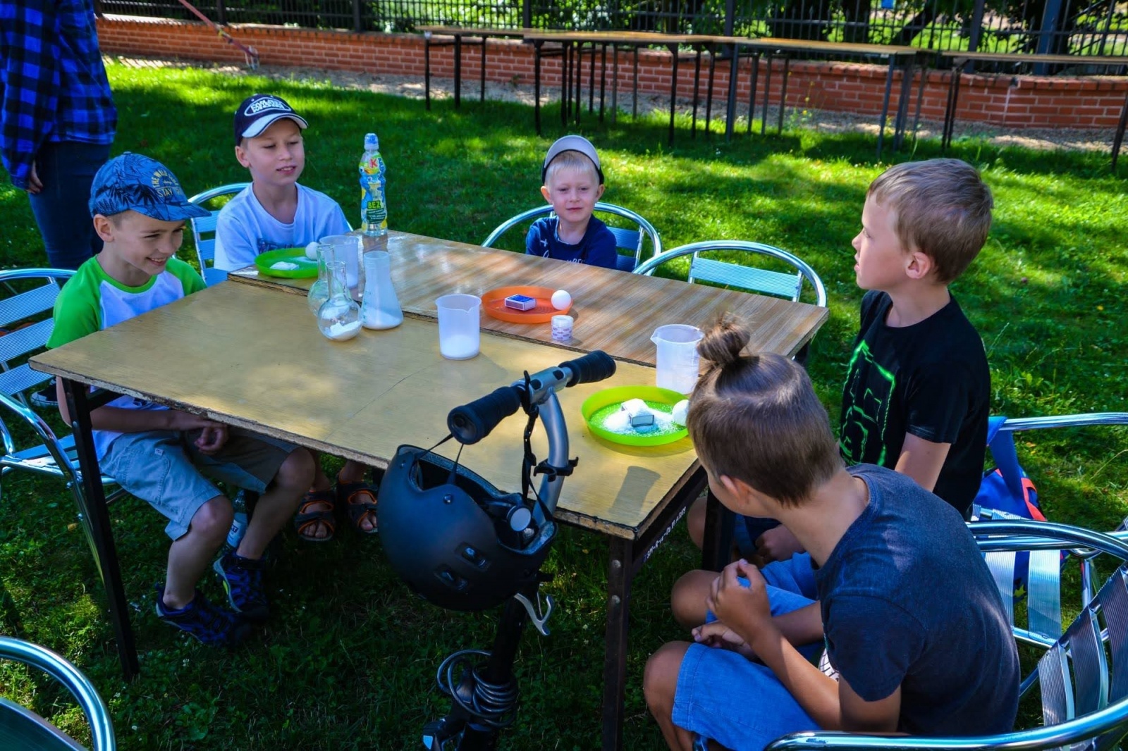 Zdjęcie w galerii na portalu naszraciborz.pl: Warsztaty rakietowo-wystrzałowe, czyli akcja „WAKACJE w POWIECIE” na Zamku Piastowskim wiadomości z regionu