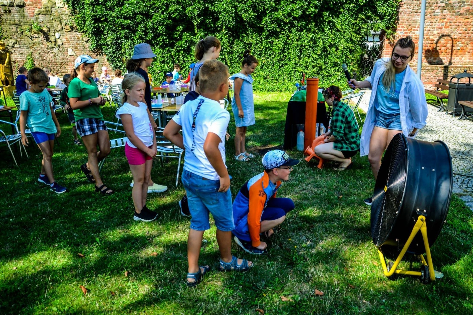 Zdjęcie w galerii na portalu naszraciborz.pl: Warsztaty rakietowo-wystrzałowe, czyli akcja „WAKACJE w POWIECIE” na Zamku Piastowskim wiadomości z regionu