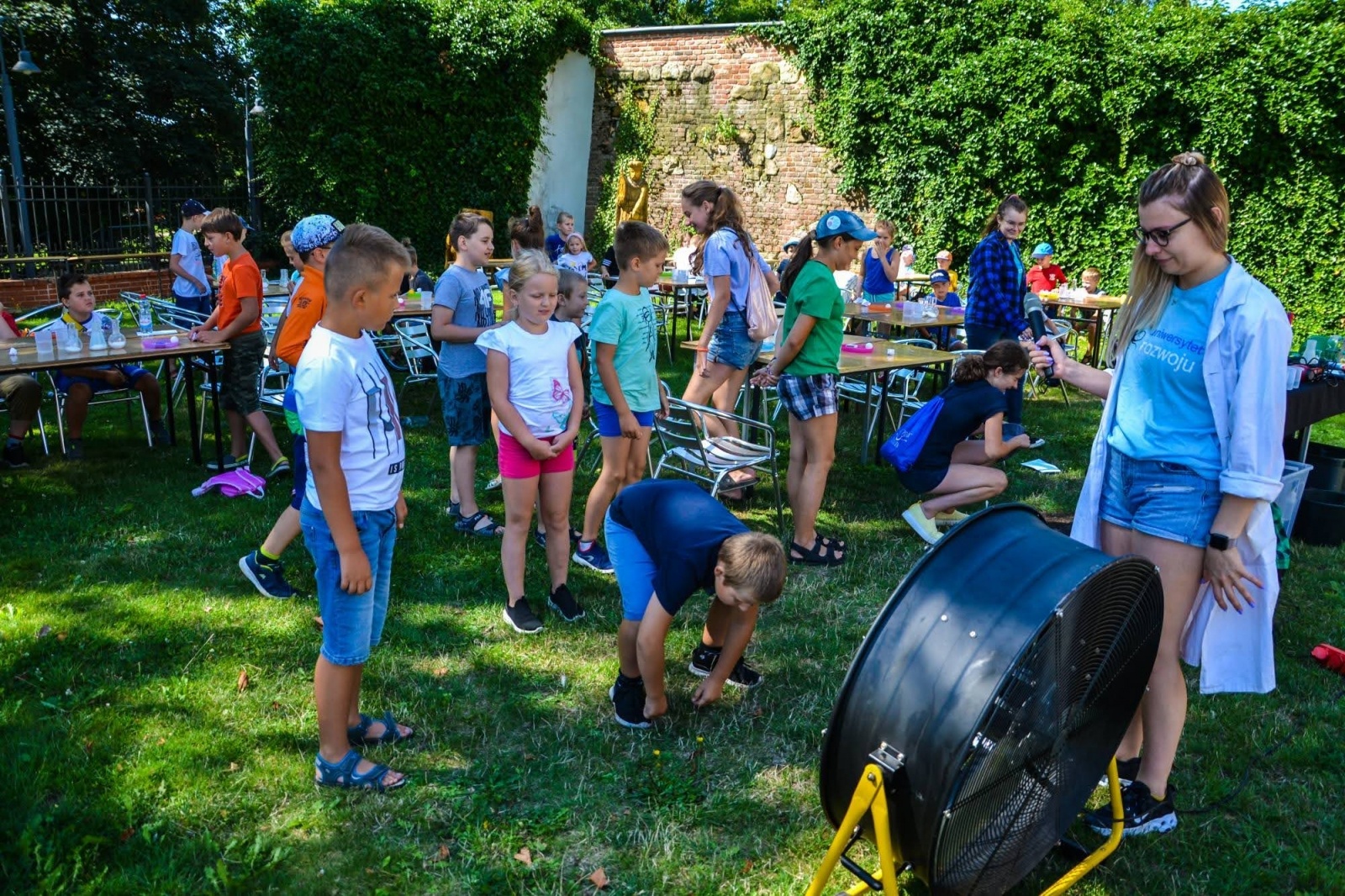 Zdjęcie w galerii na portalu naszraciborz.pl: Warsztaty rakietowo-wystrzałowe, czyli akcja „WAKACJE w POWIECIE” na Zamku Piastowskim wiadomości z regionu