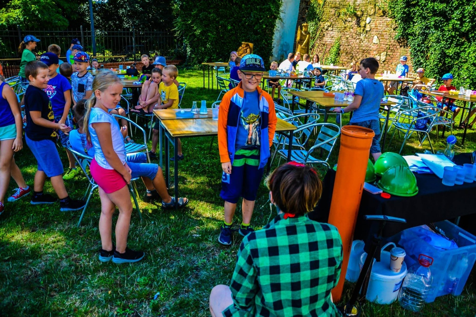 Zdjęcie w galerii na portalu naszraciborz.pl: Warsztaty rakietowo-wystrzałowe, czyli akcja „WAKACJE w POWIECIE” na Zamku Piastowskim wiadomości z regionu