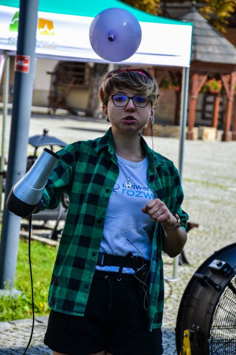 Zdjęcie w galerii na portalu naszraciborz.pl: Warsztaty rakietowo-wystrzałowe, czyli akcja „WAKACJE w POWIECIE” na Zamku Piastowskim wiadomości z regionu