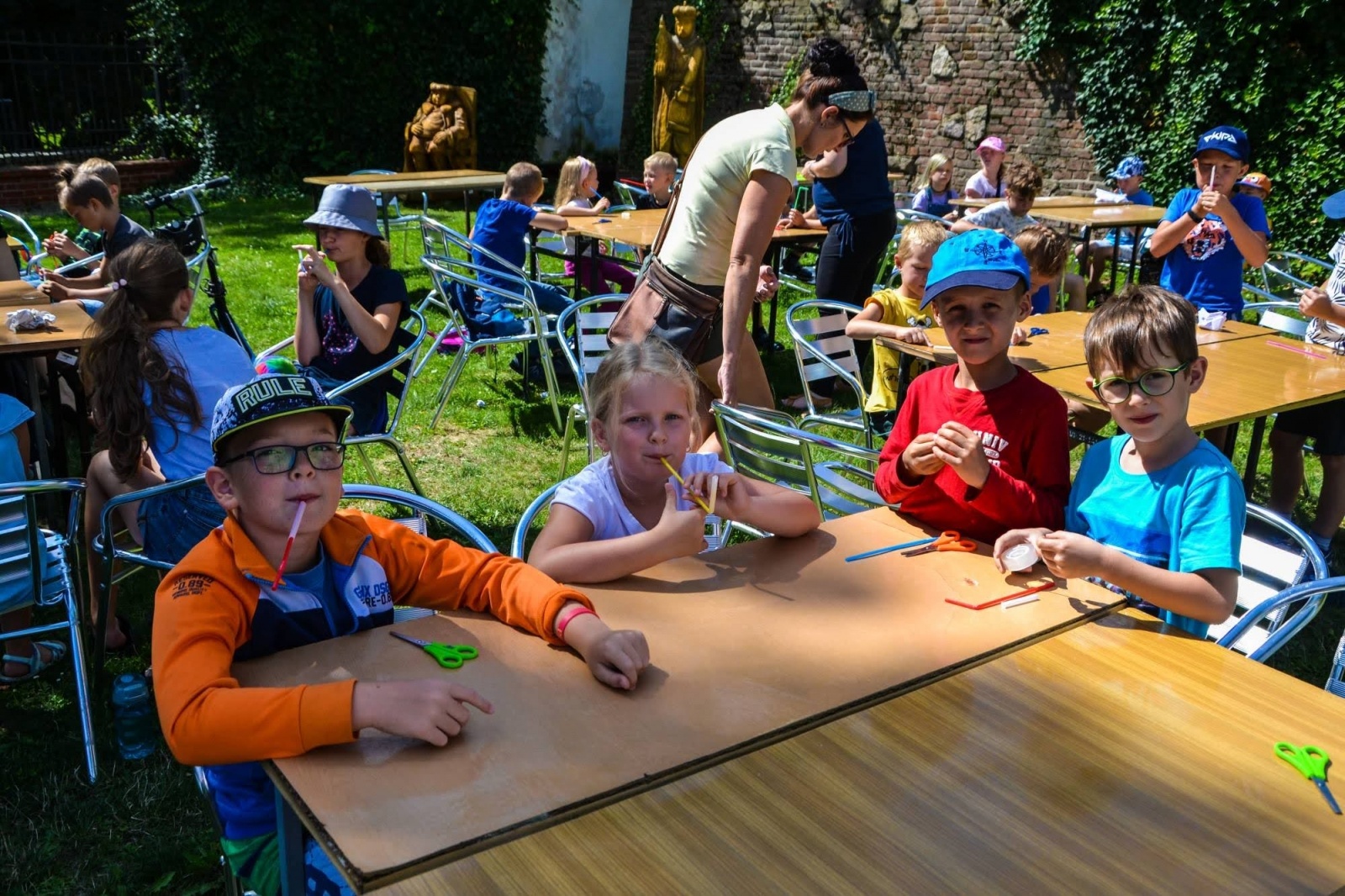 Zdjęcie w galerii na portalu naszraciborz.pl: Warsztaty rakietowo-wystrzałowe, czyli akcja „WAKACJE w POWIECIE” na Zamku Piastowskim wiadomości z regionu