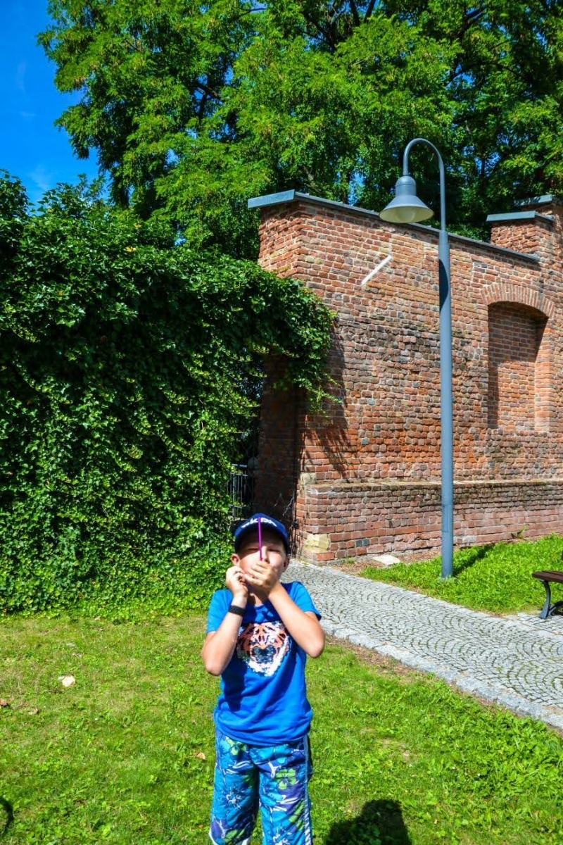 Zdjęcie w galerii na portalu naszraciborz.pl: Warsztaty rakietowo-wystrzałowe, czyli akcja „WAKACJE w POWIECIE” na Zamku Piastowskim wiadomości z regionu