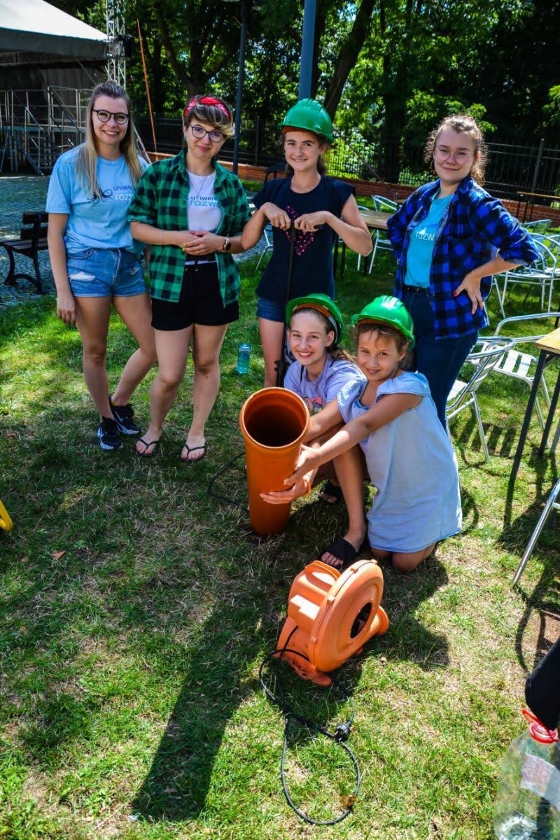 Zdjęcie w galerii na portalu naszraciborz.pl: Warsztaty rakietowo-wystrzałowe, czyli akcja „WAKACJE w POWIECIE” na Zamku Piastowskim wiadomości z regionu