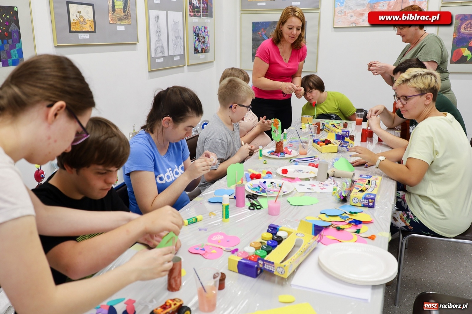 Zdjęcie w galerii na portalu naszraciborz.pl: Alpakoterapia na zakończenie Lata z biblioteką dla osób z niepełnosprawnościami wiadomości z regionu