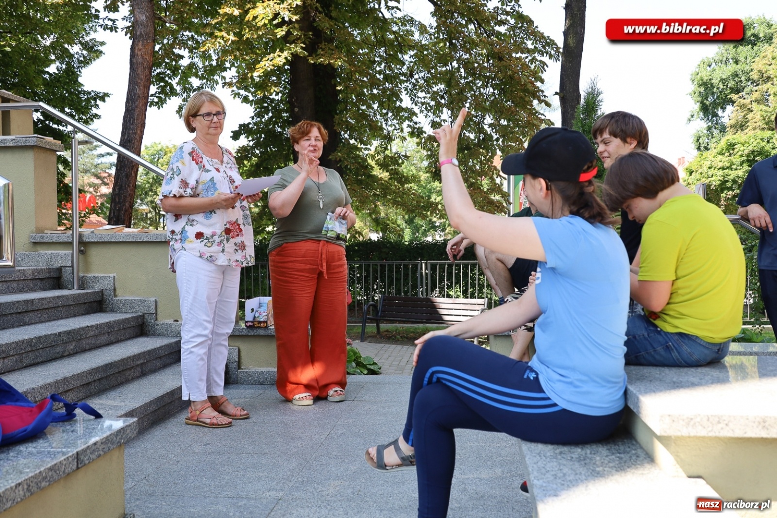 Zdjęcie w galerii na portalu naszraciborz.pl: Alpakoterapia na zakończenie Lata z biblioteką dla osób z niepełnosprawnościami wiadomości z regionu