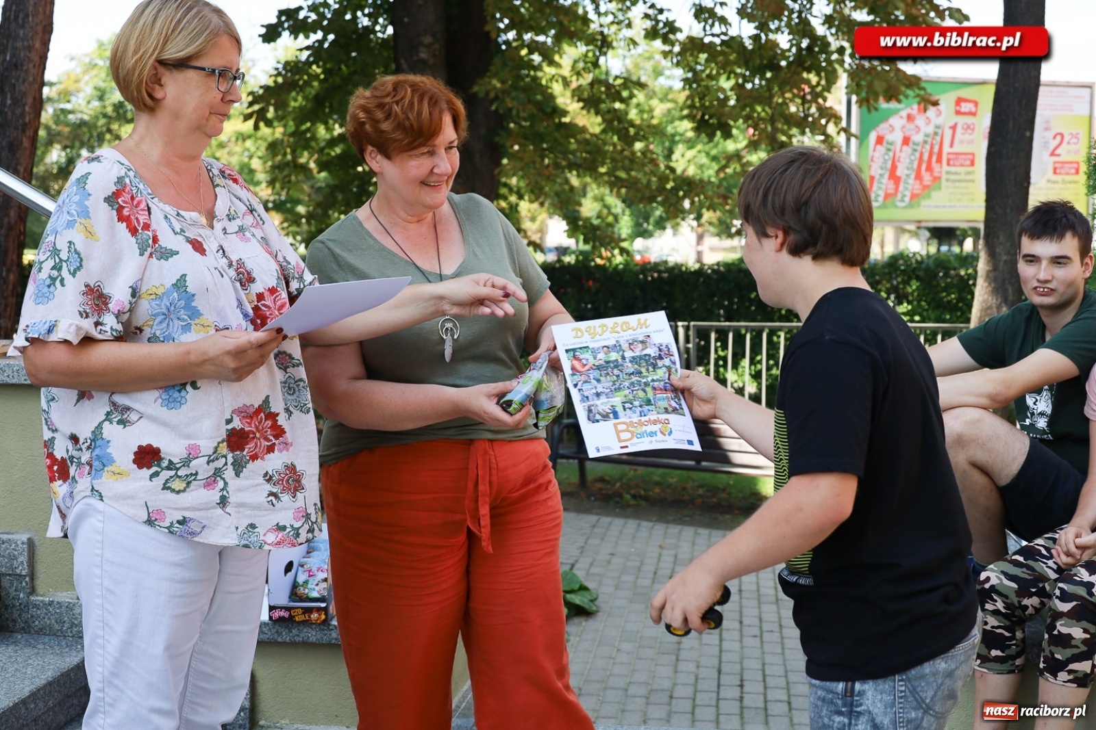 Zdjęcie w galerii na portalu naszraciborz.pl: Alpakoterapia na zakończenie Lata z biblioteką dla osób z niepełnosprawnościami wiadomości z regionu