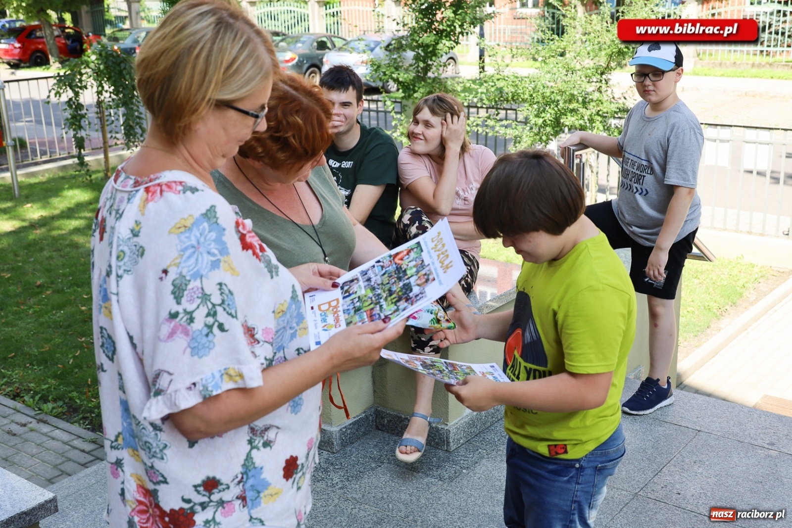 Zdjęcie w galerii na portalu naszraciborz.pl: Alpakoterapia na zakończenie Lata z biblioteką dla osób z niepełnosprawnościami wiadomości z regionu