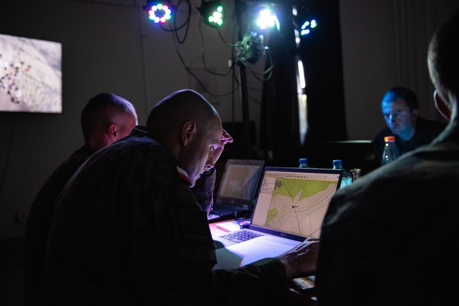 Zdjęcie w galerii na portalu naszraciborz.pl: Śląscy terytorialsi szkolą się jak planować poszukiwania wiadomości z regionu