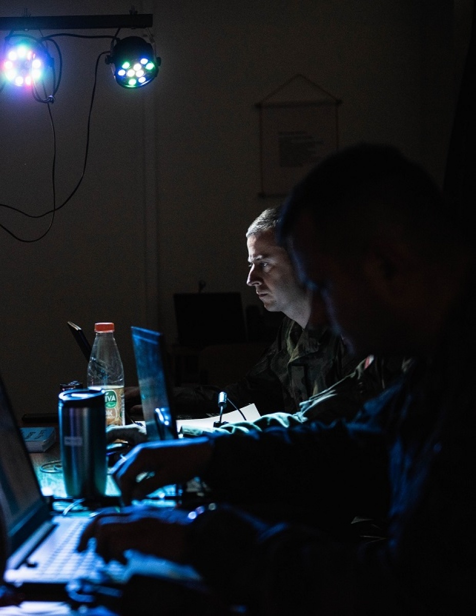 Zdjęcie w galerii na portalu naszraciborz.pl: Śląscy terytorialsi szkolą się jak planować poszukiwania wiadomości z regionu