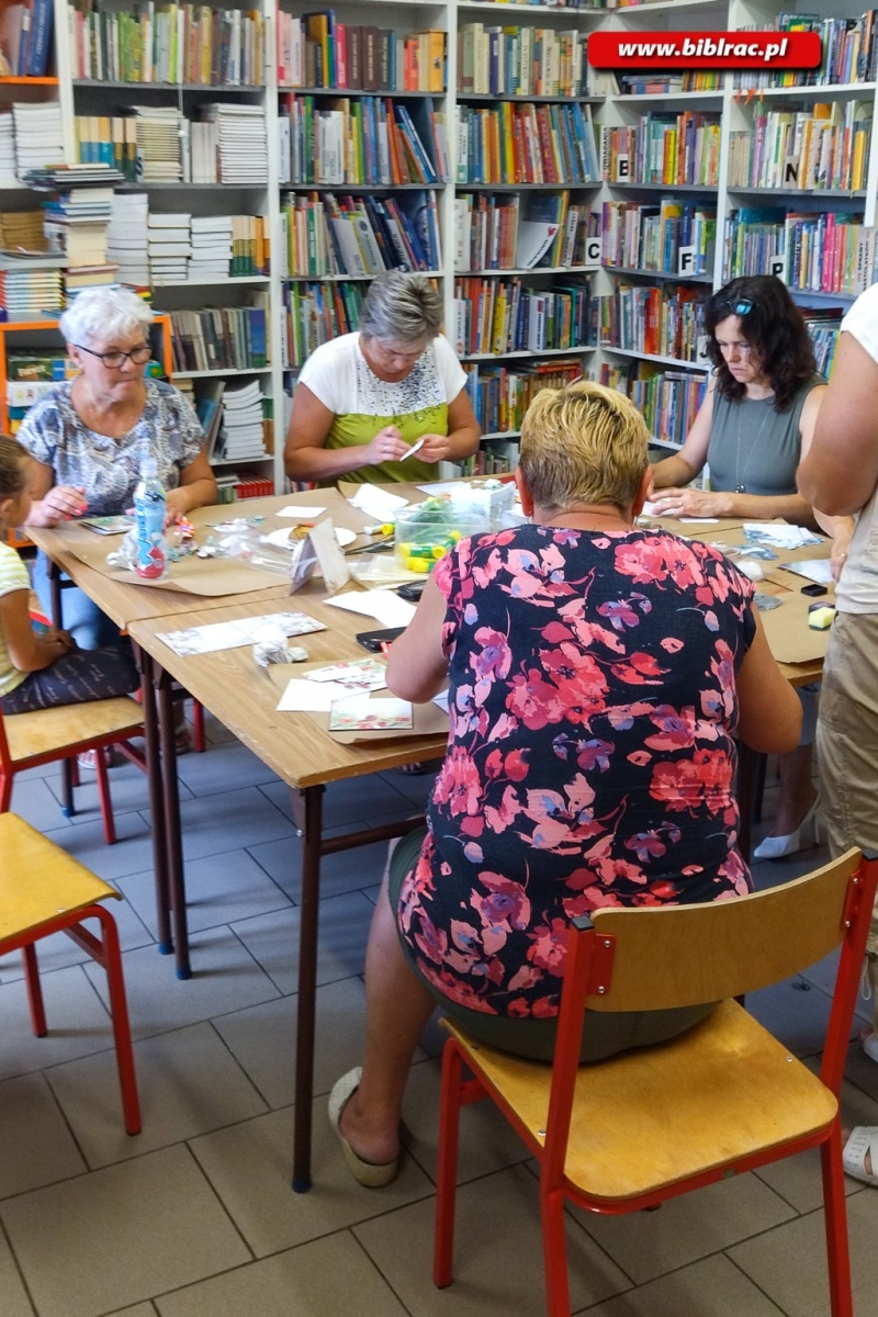 Zdjęcie w galerii na portalu naszraciborz.pl: Kreatywne warsztaty w bibliotece w Markowicach wiadomości z regionu