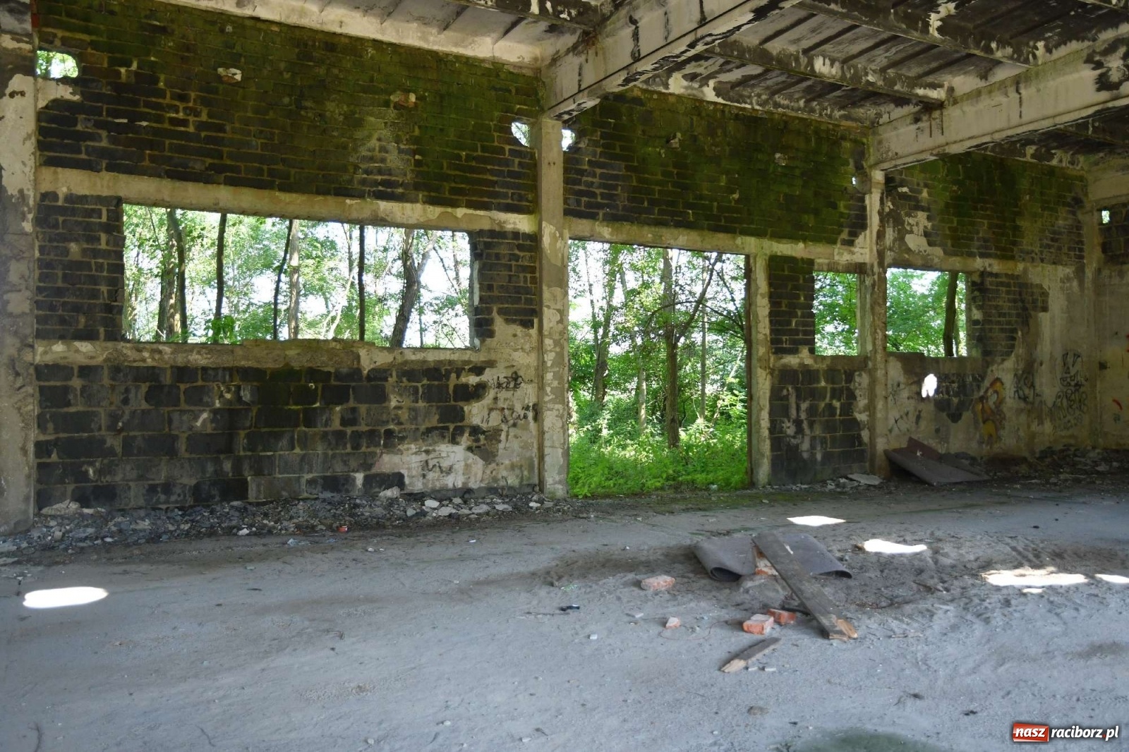 Zdjęcie w galerii na portalu naszraciborz.pl: Tajemnice zimnej wojny. Baza rakietowa w Kuźni Raciborskiej [FOTO i WIDEO] wiadomości z regionu